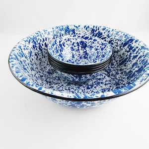 Blue and White Enamelware Set - Popcorn/Snack/Ice Cream Bowls - 4 Small Bowls and 1 Large Bowl - With Black Trim - Farmhouse Chic