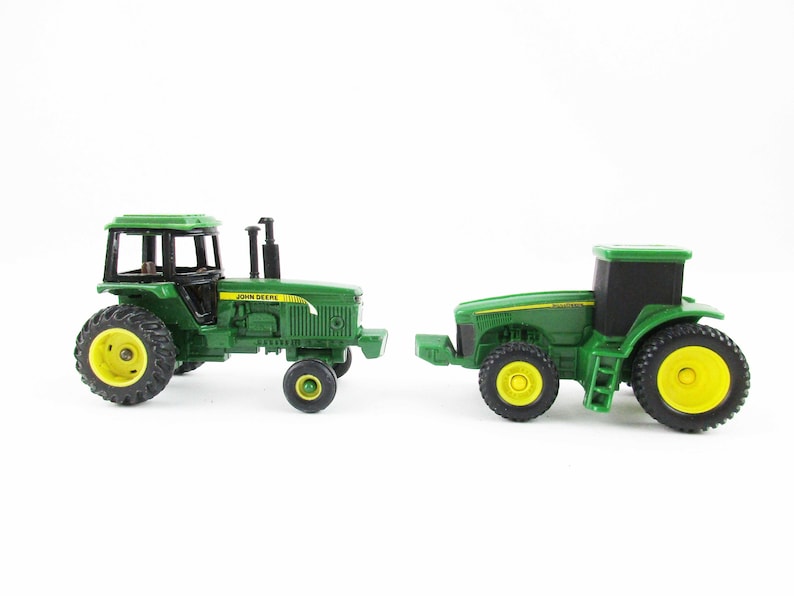 Metal Toy Tractors >> Two John Deere Tractor Miniatures 1 64 Scale Tractors One Plastic One Metal Toy Tractor Ertl Dyersville Iowa Metal Toy Tractors >> Two John Deere Tractor Miniatures 1 64 Scale Tractors One Plastic One Metal Toy Tractor Ertl Dyersville Iowa