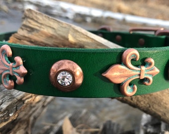 Collare per cani in pelle - fatto a mano, verde con giglio e macchie color rame anticato