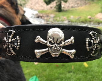 Collare per cani in pelle: collare per cani in pelle nera Martingale da 1,5" con teschi e croci