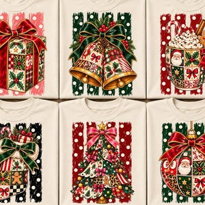 Könnte beinhalten: Sechs cremefarbene T-Shirts mit festlichen Weihnachtsmotiven. Die Designs zeigen ein Geschenk, Glocken, eine Tasse mit Lebkuchenmann, einen Strumpf, einen Weihnachtsbaum und eine Kugel, alle verziert mit Patchwork-Mustern und roten Schleifen.