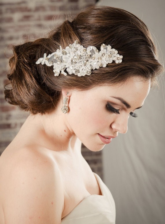 peineta shabby  Hair accessories, Wedding hair fascinator, Elegant wedding  hair