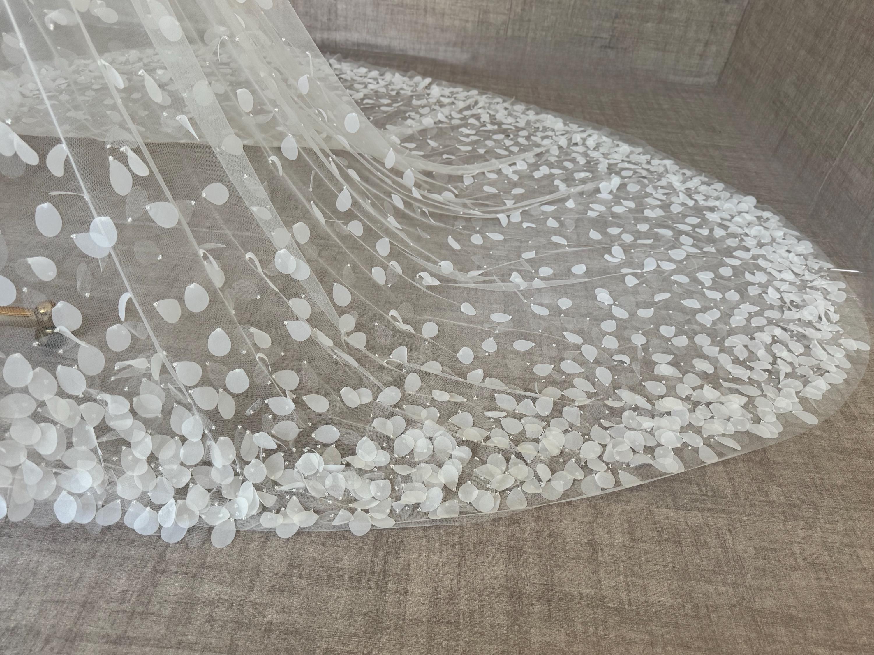 3d Floral Veil Cathedral Wedding Veil Scattered Flower  display picture 2