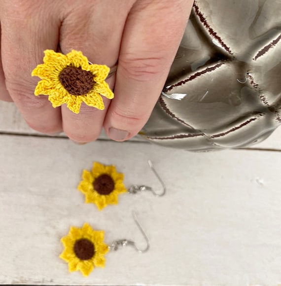 かぎ針編みのひまわりジュエリーセット：花の指輪とイヤリング - Etsy 日本