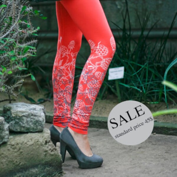 20% SALE - Coral red berries leggings