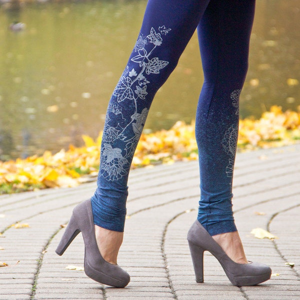 Autumn morning - navy blue leggings with greyish flower print