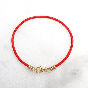 Klassischer Original Kabbalah roter String Armreif 14k vergoldet