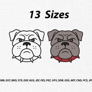 Può includere: Un disegno per ricamo con due teste di bulldog, una in contorno nero e una in grigio con collare rosso, etichettato 13 Sizes e un elenco di formati file tra cui EMB, DST, BRO, STX, EXP, HUS, JEF, PES, PEC, VP3, SEW, XXX, ART, CND, PCS, JPX.