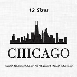 Peut inclure: Un motif de broderie noir représentant la silhouette de la ligne d'horizon de Chicago au-dessus du texte CHICAGO. L'image inclut le texte 12 Sizes en haut et une liste de formats de fichiers : EMB, DST, BRO, STX, EXP, HUS, JEF, PES, PEC, VP3, SEW, XXX, ART, CND, PCS, JPX.