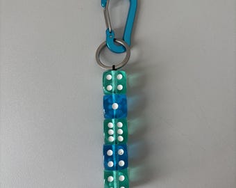 Kniffel Schlüsselanhänger zum mitnehmen und als Accessoire - Abnehmbare Spielwürfel für eine Würfel Partie Unterwegs