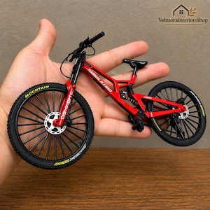 Miniature Mountain Bike Model, Red Metal MTB Collectible, Cycling Gift (Desk Decor)