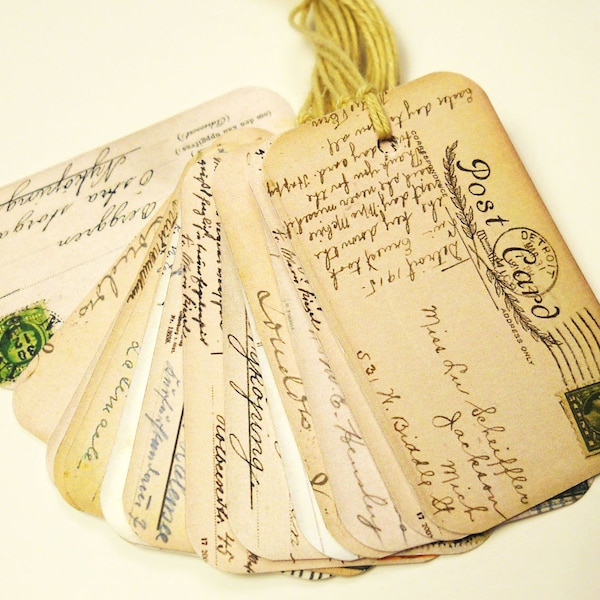 ANSICHTKAARTHANGTAGS - Kleine vintage-geïnspireerde cadeaukaartjes met antieke handgeschreven ansichtkaarten, shabby cottage chic benodigdheden voor scrapbooking
