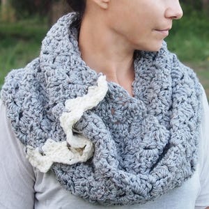 Crochet PATTERN women infinity circle loop scarf, woman capelet shrug oversized chunky scoodie, DIY photo tutorial, Instant download