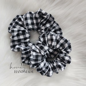 Monochrome Plaid Scrunchie - Add a Touch of Elegance to Your Hair!