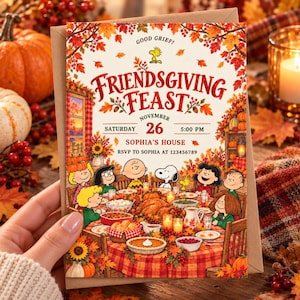 Pode incluir: Um convite para o Friendsgiving Feast com personagens Peanuts reunidos em uma mesa com peru e torta, cercados por folhas de outono. O texto diz Good Grief, Friendsgiving Feast, November 26, 5:00 PM, Sophia's House, RSVP to Sophia at 123456789.