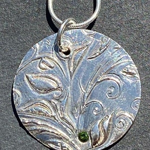 Pure silver textured pendant necklace with green coloured stone