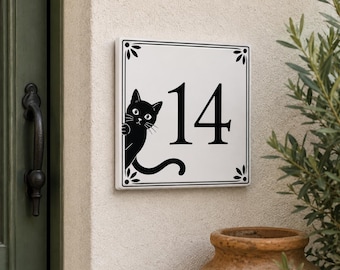 Personlig svart katt husnummerplatta, anpassad keramisk dörrskylt (15 x 15 cm)
