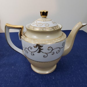 Vintage Teapot Moriyama Mori - Machi Hand Painted Japan Gold Filigree