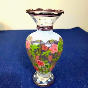 Tracy Porter Painted Glass Vase Clear Bud Flower Scallop Floral Motif 6.5 Inches