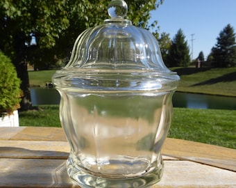 Heavy clear glass ginger jar shaped canister or apothecary jar with ball finial lid in perfect condition, 5 1/2 x 8 inches