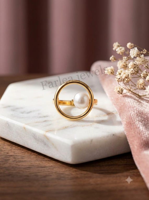 Antique Pearl Ring, Modern Circle Ring, Minimalist Pearl Statement Ring, Dainty Gold Ring, Anniversary Wedding Gift for Her.