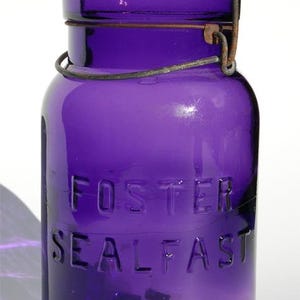 Pote de frutas antigo e brilhante FOSTER SEALFAST - extremamente colorido, em roxo, ametista, lavanda e magenta, todo original e super antigo!