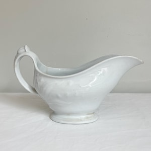 Keramik Sauciere , 1800er Jahre Weißer Ironstone, Maiglöckchen Muster, Anthony Howe Burslem, großer weißer Soßenheber