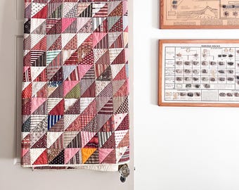 Quilt met antieke driehoeken, stoffen uit de 19e eeuw, quilt met schuin gesneden diagonaal patroon, quilt met kleine driehoeken, stoffen uit het tijdperk van de burgeroorlog, 84 "x 76"