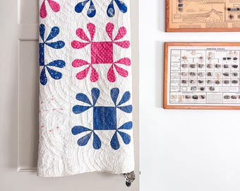 Antieke quilt, antieke honingbijquilt, 80 x 76 inch, blauw, rood, lichtbruine quilt, vintage stoffen bloemenquilt, handgestikte quilt