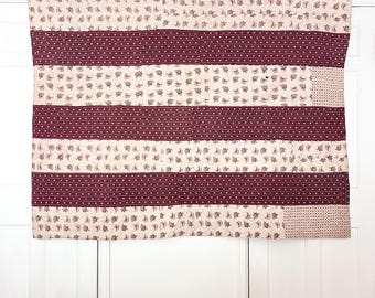 Antieke quilt, jaren 1860 Scrappy Bars in bordeauxrood, bruin, bruin, stavenquilt, vroege quilt 76" x 62", handgestikte quilt, originele achterkant
