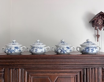 Vintage soepschaal met blauwe ui, uiensoepkom met gespleten handvat en deksel, Blue Danube Japan, blauw en wit servies