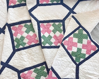 Antieke quilt, kruisquilt met sjerp van tuindoolhof, indigoblauw, dubbelroze, groene lapjesquilt, vintage quilt, 86 x 78 inch
