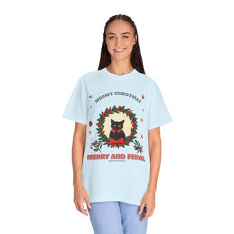 Merry and Feral Black Cat Wreath Tee photo 3