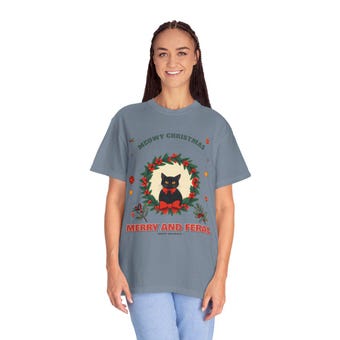 Merry and Feral Black Cat Wreath Tee photo 2