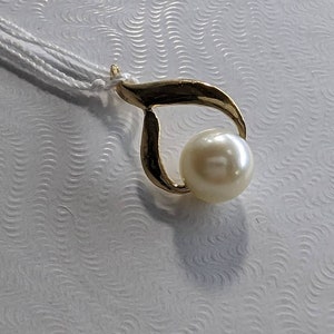 14Karat Solid Gold Vintage/Estate Piece Pearl Pendant