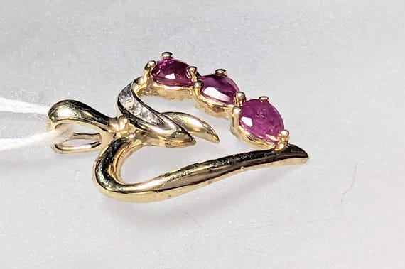 10 Karat Solid Gold, Ruby with Diamond Vintage Es… - image 1