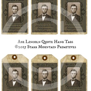 Puede incluir: Seis etiquetas colgantes de estilo vintage con un retrato de Abraham Lincoln y una cita de él. La cita dice: "Me gusta ver a un hombre orgulloso del lugar donde vive. Me gusta ver a un hombre vivir para que su lugar se sienta orgulloso de él."