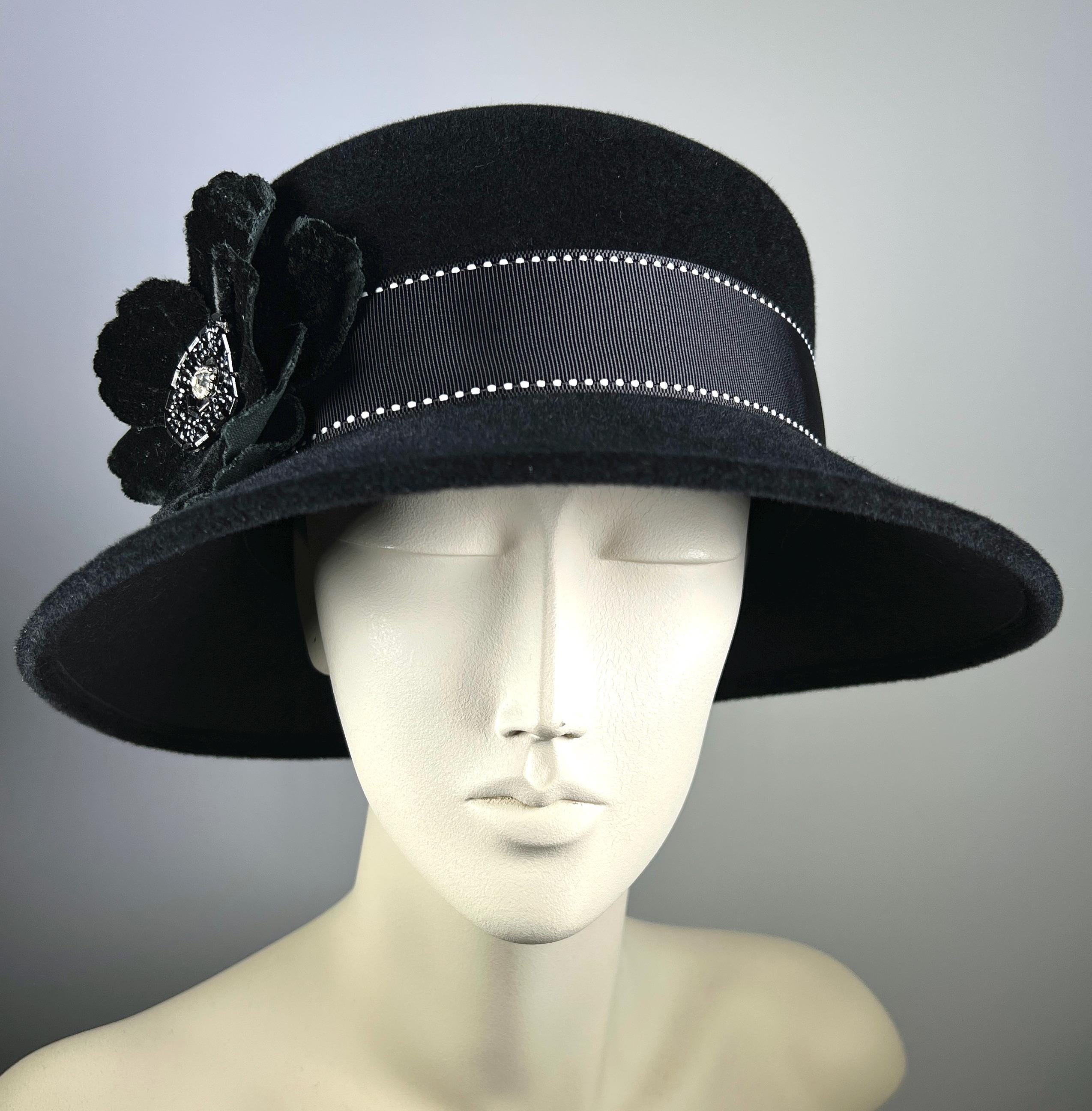Black Fur Felt Hat Women Velour Medium Brim Hat ONE of a 