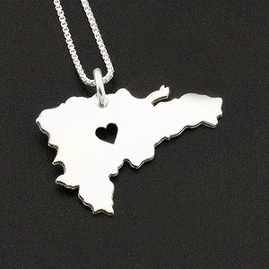 Dominikanische Republik Halskette aus Sterlingsilber Dominikanische Republik Halskette mit Herz kommt mit Box-Kette