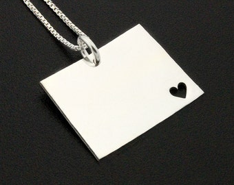 Sterling Silver Wyoming State Necklace – Personalized Hometown Gift