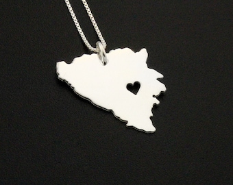 State-country Necklaces