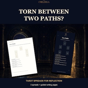 Könnte beinhalten: Ein digitaler Tarot-Leitfaden mit dem Titel "Torn Between Two Paths?" von Orloga. Das Dokument enthält zwei Layouts: eine weiße Seite mit schwarzem Text und eine dunkle Seite mit goldenem Text, die beide Kartenpositionen und Reflexionsfragen darstellen.