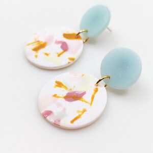 Boucles d'oreilles TERRAZZO Quartz bleu / ocre