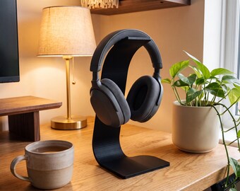 Soporte giratorio para auriculares en color negro, soporte para auriculares y audífonos para escritorio, configuración de juegos y oficina, fabricado con impresora 3D.