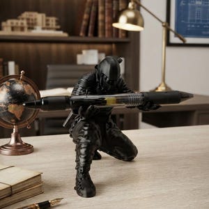 3D Printed Samurai Pen Holder, Kneeling Japanese Warrior Desk Organizer, Bushido Office Decor, Unique Samurai Figurine