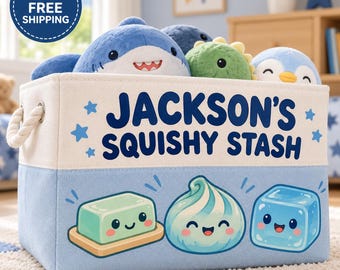 Könnte beinhalten: Ein rechteckiger Aufbewahrungskorb aus Stoff mit cremefarbenen und hellblauen Paneelen, der den Text "JACKSON'S SQUISHY STASH" in Dunkelblau trägt. Die Vorderseite zeigt Cartoon-Grafiken von Butter, einem Wirbel und einem Eiswürfel.
