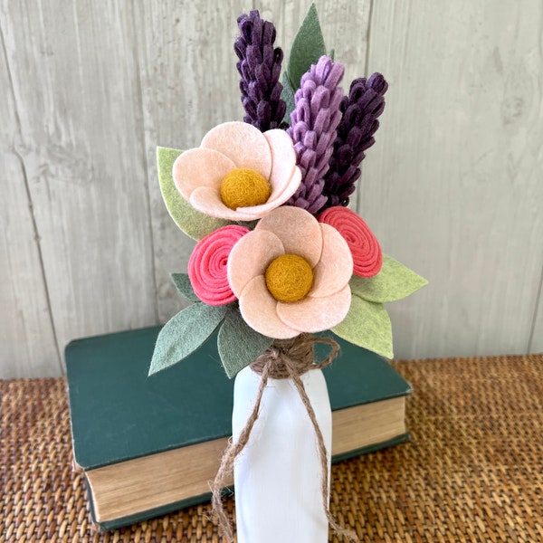 Listo para enviar, ramo de flores de fieltro de primavera, lavanda y coral, elige con o sin jarrón.