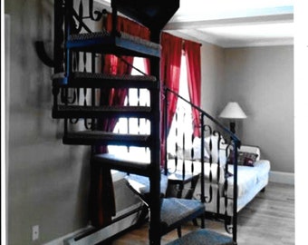Escalera de caracol de 64" con aspecto antiguo, fabricada con materiales sólidos, no plástico aquí.