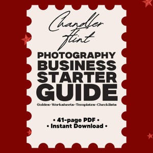 Op de afbeelding: Een crèmekleurig rechthoekig document met geschulpte randen op een donkerrode achtergrond. De tekst luidt Chandler Flint, PHOTOGRAPHY BUSINESS STARTER GUIDE, Guides, Worksheets, Templates, Checklists, 41-page PDF en Instant Download.