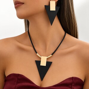 Black Geometric Jewelry Set